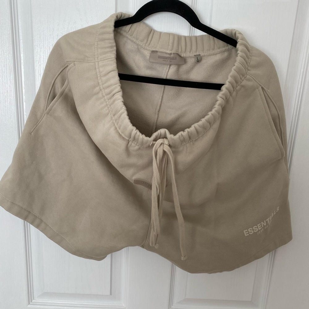 Essentials fear of God shorts size L